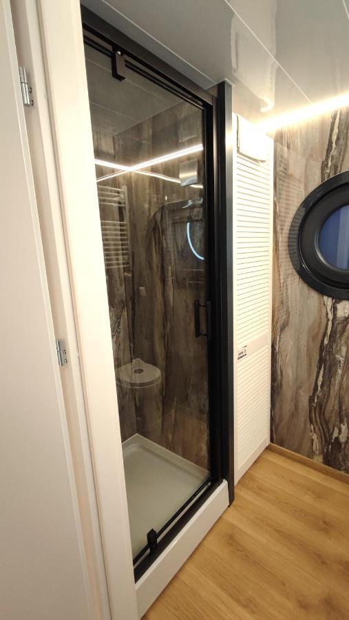 Houseboat Water King Apartament Plywajacy Dom Na Wodzie, 7 Os Breslavia Exterior foto