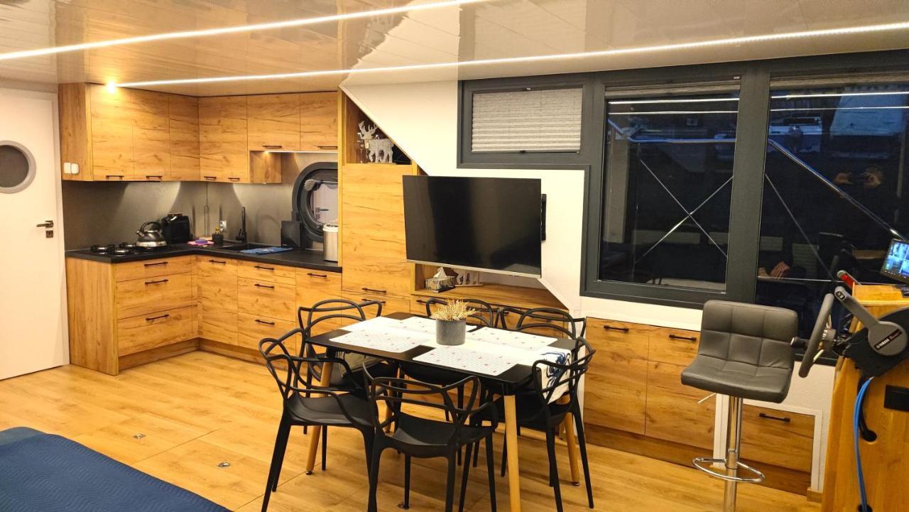 Houseboat Water King Apartament Plywajacy Dom Na Wodzie, 7 Os Breslavia Exterior foto
